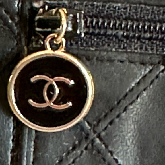 Authentic CHANEL Vintage Early 1990”s Wild Stitch Flap Wallet, in Black. EUC - Picture 6 of 16